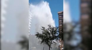 Şanlıurfa'da ana su şebekesine bağlı su borusu patladı