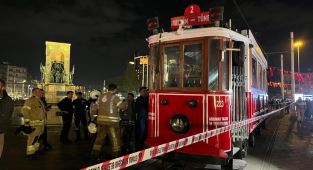 Taksim'de nostaljik tramvayda yangın çıktı