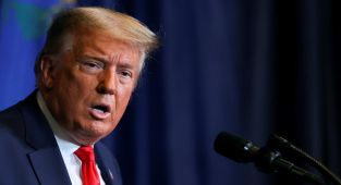 Trump, Kanada'ya uygulanan tarifeyi yüzde 10 artıracağını açıkladı