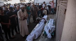 Trumpın saldırıları derhal durdurun çağrısına rağmen katil İsrail Gazzeyi bombalamayı sürdürüyor