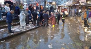 Zonguldak'ta sağanak: Caddeler göle döndü