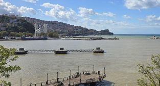 Zonguldakta yağmur sonrası deniz kahverengiye büründü