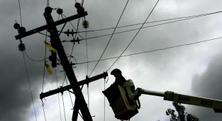 Avustralya'da binlerce ev ve iş yeri, tropikal siklon nedeniyle elektriksiz kaldı