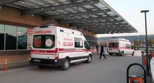 Çorum'da iki otomobil çarpıştı, 1 kişi öldü, 4 kişi yaralandı