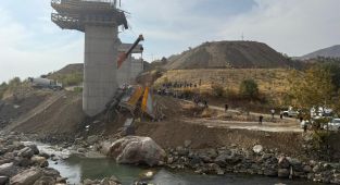Diyarbakır'da köprü inşaatında iskele çöktü: 4 ölü, 1 yaralı