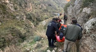 Hatay'da dağda mahsur kalan kişi kurtarıldı