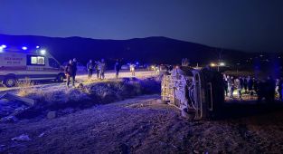 Kahramanmaraş'ta işçi servisi devrildi: 2 ölü 7 yaralı