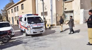 Pakistan'da tutkal fabrikasında gaz sızıntısı sonucu meydana gelen patlamada 15 kişi hayatını kaybetti