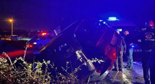 Sakarya'da iki hafif ticari araç çarpıştı: 1 ölü