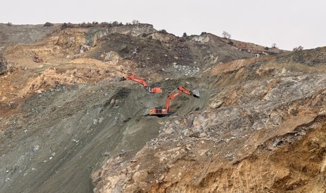 Sivas'ta maden ocağında göçük altında kalan şantiye müdürünü aramalar sürüyor