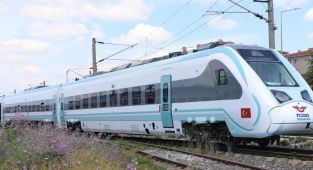 Türkiye'nin ilk milli hızlı treni raylara iniyor