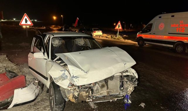 Uşak'ta iki otomobilin çarpıştığı kazada 10 kişi yaralandı