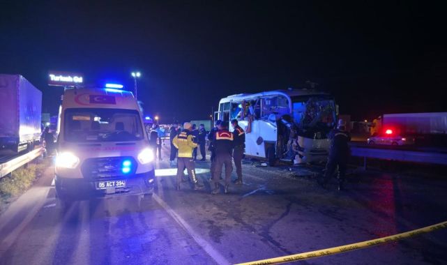 Amasya'da cezaevi aracı kaza yapan araçlara çarptı: 23 yaralı