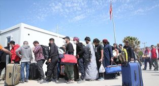 Esed rejiminin çöküşünün ardından Suriyelilerin ülkelerine dönüşleri sürüyor