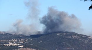 İşgalci İsrail, Lübnan'da birçok bölgeye hava saldırıları düzenledi