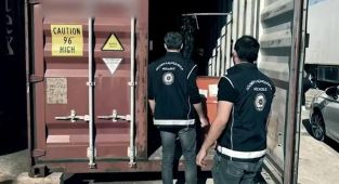 Mersin Limanı'nda göçmen kaçakçılığı operasyonu: 13 gözaltı
