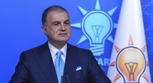 Ömer Çelik: Özel'in iktidar için yabancı partilerden destek istemesi vahim bir durum