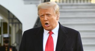 Trump'tan Venezuela'ya yeni tehdit: Yakından karadan da saldırılara başlayacağız