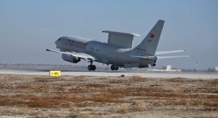 Türk Hava Kuvvetleri'nden Karadeniz'de eğitim uçuşu