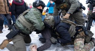 ABD'de, ICE polisine tepki olarak düzenlenen protestolarda en az 30 kişi gözaltına alındı