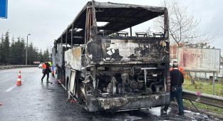 Anadolu Otoyolu'nda yolcu otobüsü alevlere teslim oldu