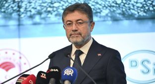 Bakan Yumaklı: Laf cambazlıklarınız beceriksizliklerinizi örtmüyor