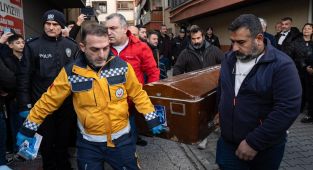 Eski eşini ağır yaralayıp kayınvalidesini öldüren kişi, intihar etti