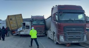 Hatay'da 11 araç birbirine girdi: 11 yaralı