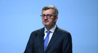 İletişim Başkanı Duran: Bayrağımıza yapılan hain saldırı açık bir provokasyondur