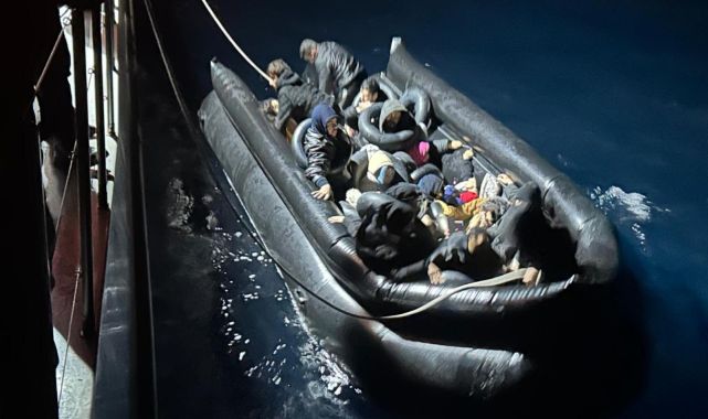 İzmir'de 33 düzensiz göçmen kurtarıldı