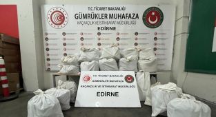 Kapıkule'de iki otomobilde 20 kilogram uyuşturucu ele geçirildi