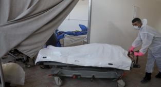 Katil İsrail ordusu, Gazze Şeridi'nde ateş açarak bir Filistinliyi öldürdü