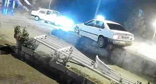 Kazayı yaptı, aracını bırakıp kaçtı