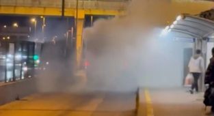 Metrobüsün motorunda yangın
