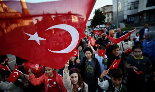 Okullarda 2. dönem 'Bayrak Sevgisi' temasıyla başlayacak
