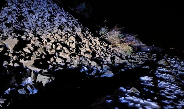 Sinop'ta toprak kayması nedeniyle köy yolları ulaşıma kapandı