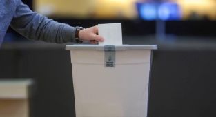 Slovenya'da genel seçim 22 Mart'ta yapılacak