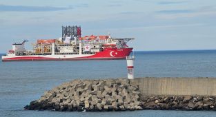 Türkiye'nin sondaj gemisi Yıldırım Filyos Limanı'nda