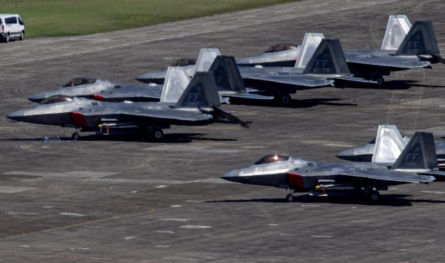 ABD son 48 saatte Orta Doğu'daki üslerine onlarca savaş ve tanker uçağı sevk etti