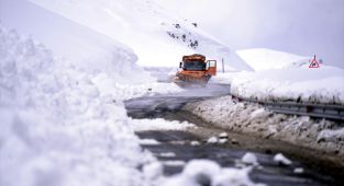 ArdahanŞavşat kara yolu tipi nedeniyle tır geçişine kapatıldı