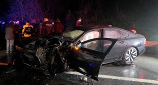 Beykozda otomobil ile ticari araç çarpıştı: 1 ölü, 5 yaralı