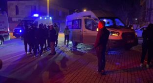 Bursa'da servis minibüsü ile otomobilin çarpıştığı kazada 9 kişi yaralandı