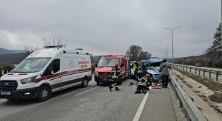 Çorum'da minibüs ile tır çarpıştı: 1 ölü, 2 yaralı