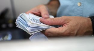 Evde Bakım Yardımı ödemeleri hak sahiplerinin hesaplarına artışlı şekilde yatırılıyor