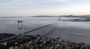 İstanbul Boğazı'nda gemi trafiği askıya alındı