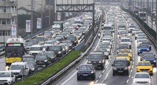 İstanbul'da trafik yoğunluğu yüzde 90'a çıktı