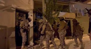 İzmir'de FETÖ'nün güncel yapılanmasına operasyon: 12 gözaltı