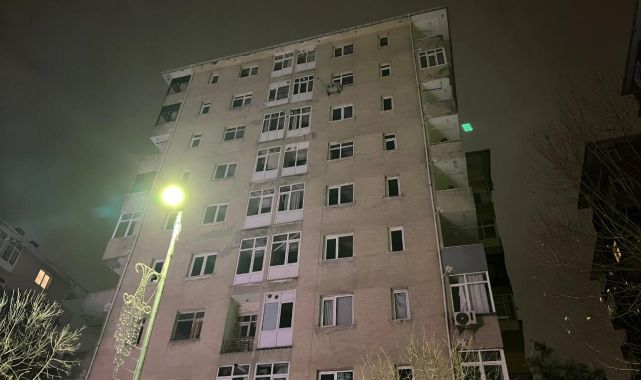 Küçükçekmece'de riskli yapı olduğu belirlenen 10 katlı bina tahliye edildi