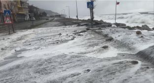 Marmara'nın doğusu ile Batı Karadeniz kıyıları için fırtına uyarısı