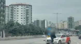 Tartışma sonrası aracın kaputunda metrelerce sürüklendi